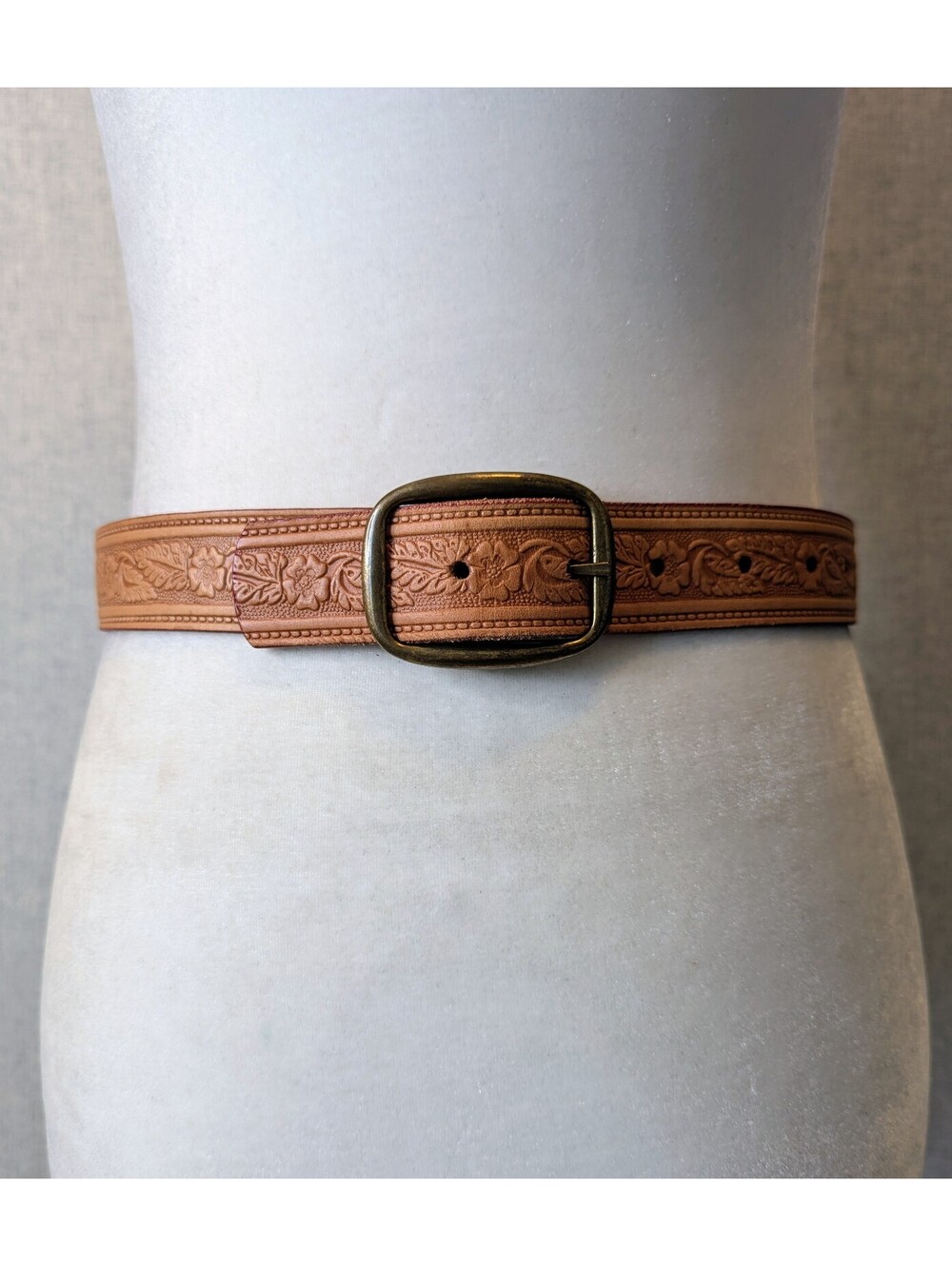 Vintage floral tooled saddle leather belt